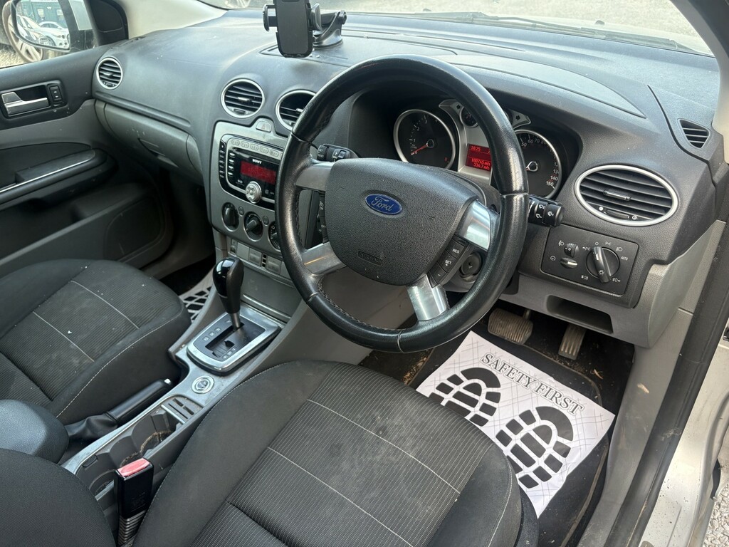 Ford Focus Zetec 5-Door Silver #9