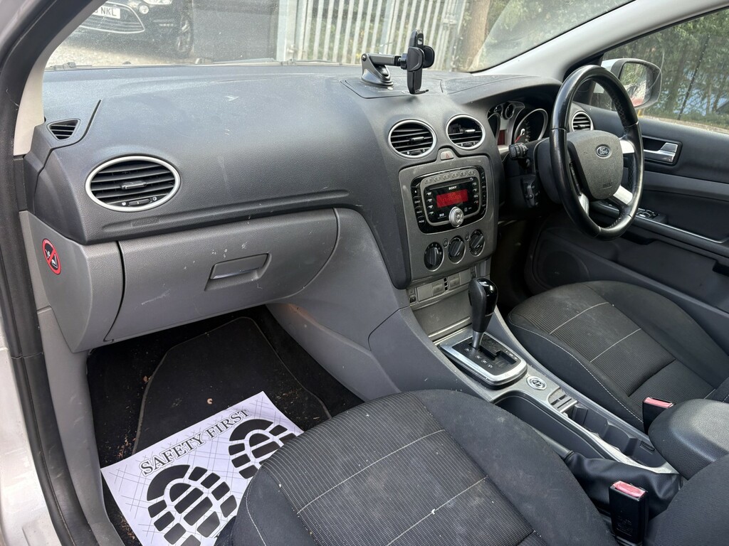 Ford Focus Zetec 5-Door Silver #15