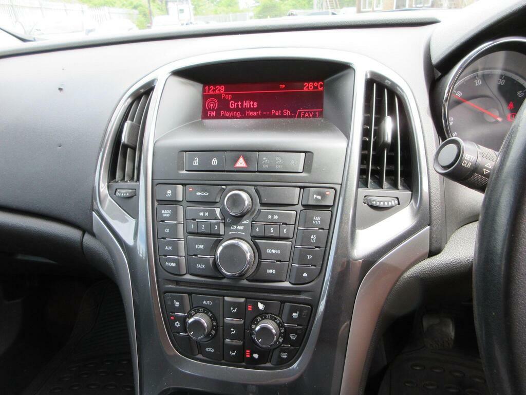 Vauxhall Astra 1.4 16V Excite Hatchback Euro 5 Red #17