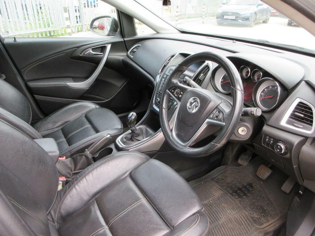 Vauxhall Astra 1.4 16V Excite Hatchback Euro 5 Red #13