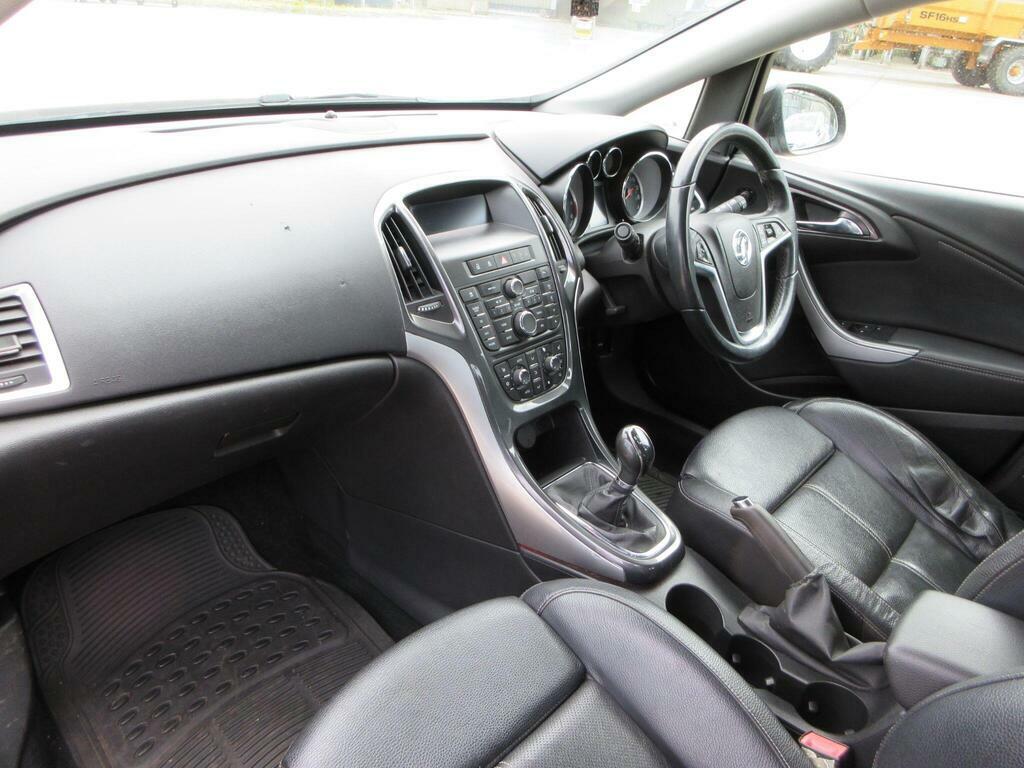Vauxhall Astra 1.4 16V Excite Hatchback Euro 5 Red #15