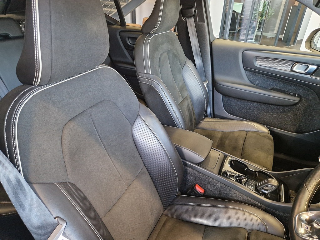 Volvo XC40 D4 First Edition KF18JOA White #6