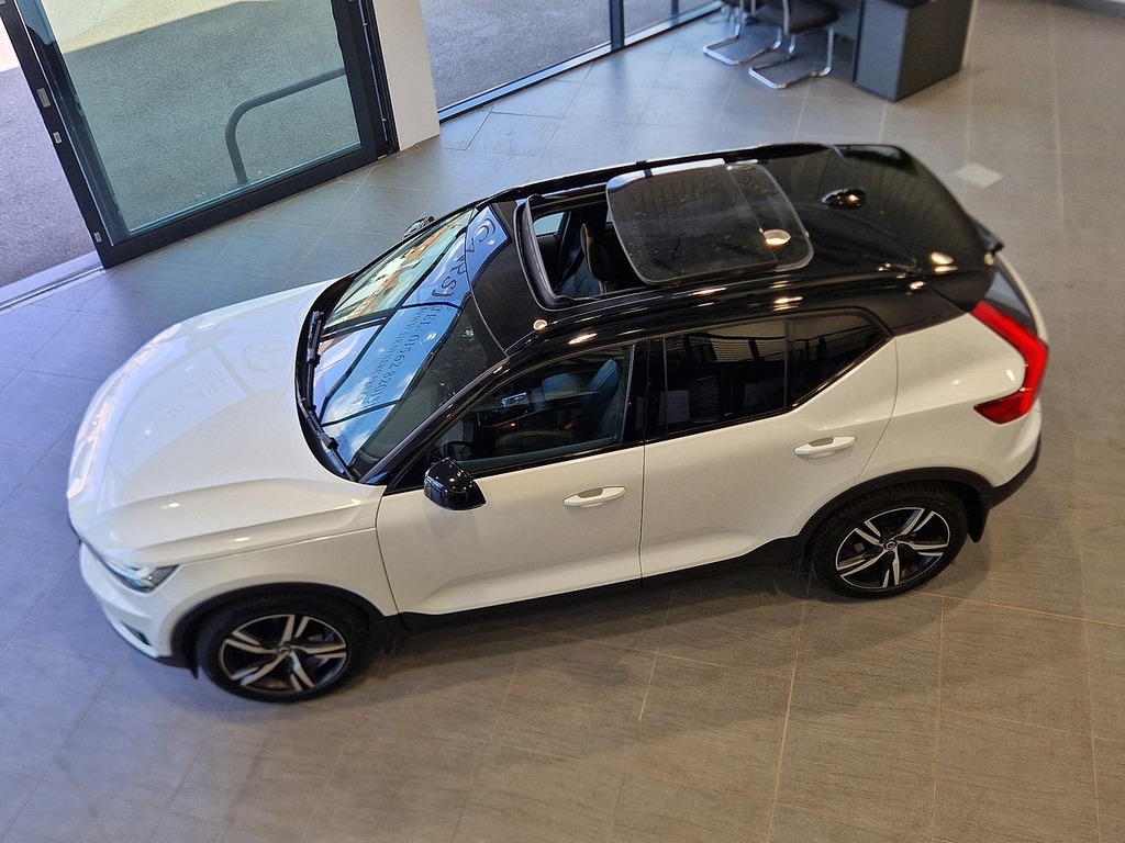 Volvo XC40 D4 First Edition KF18JOA White #2