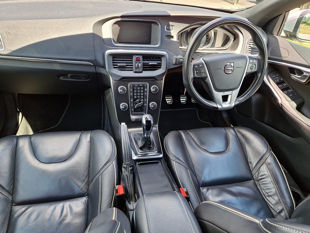 Volvo V40 T2 R-design Edition BW19YJC Black #4