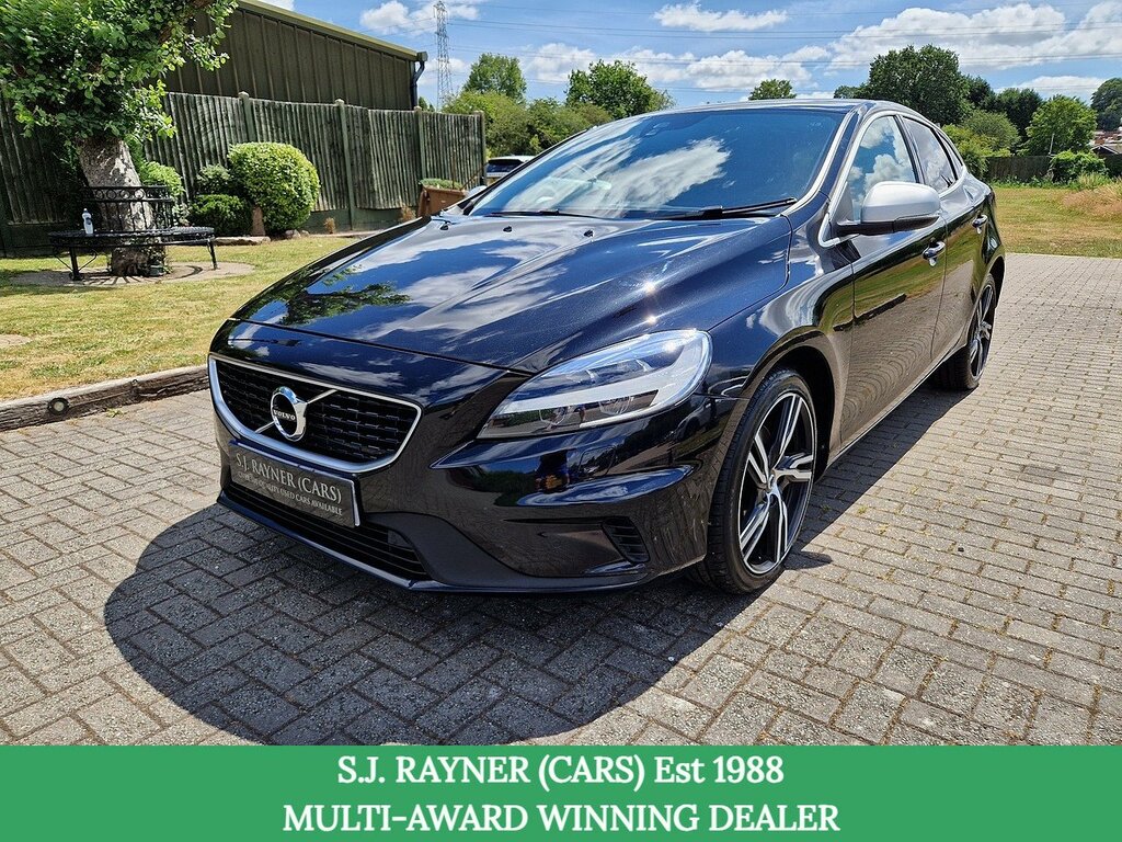 Volvo V40 T2 R-design Edition BW19YJC Black