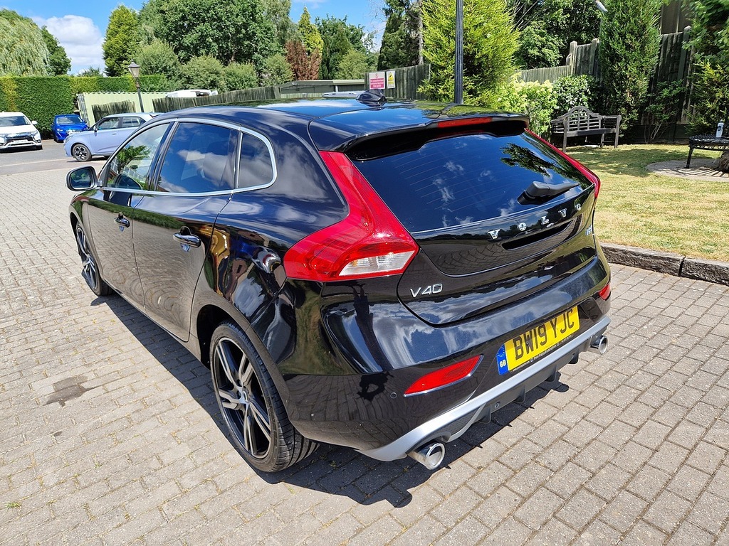 Volvo V40 T2 R-design Edition BW19YJC Black #3