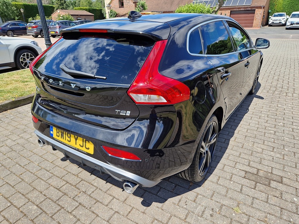 Volvo V40 T2 R-design Edition BW19YJC Black #6