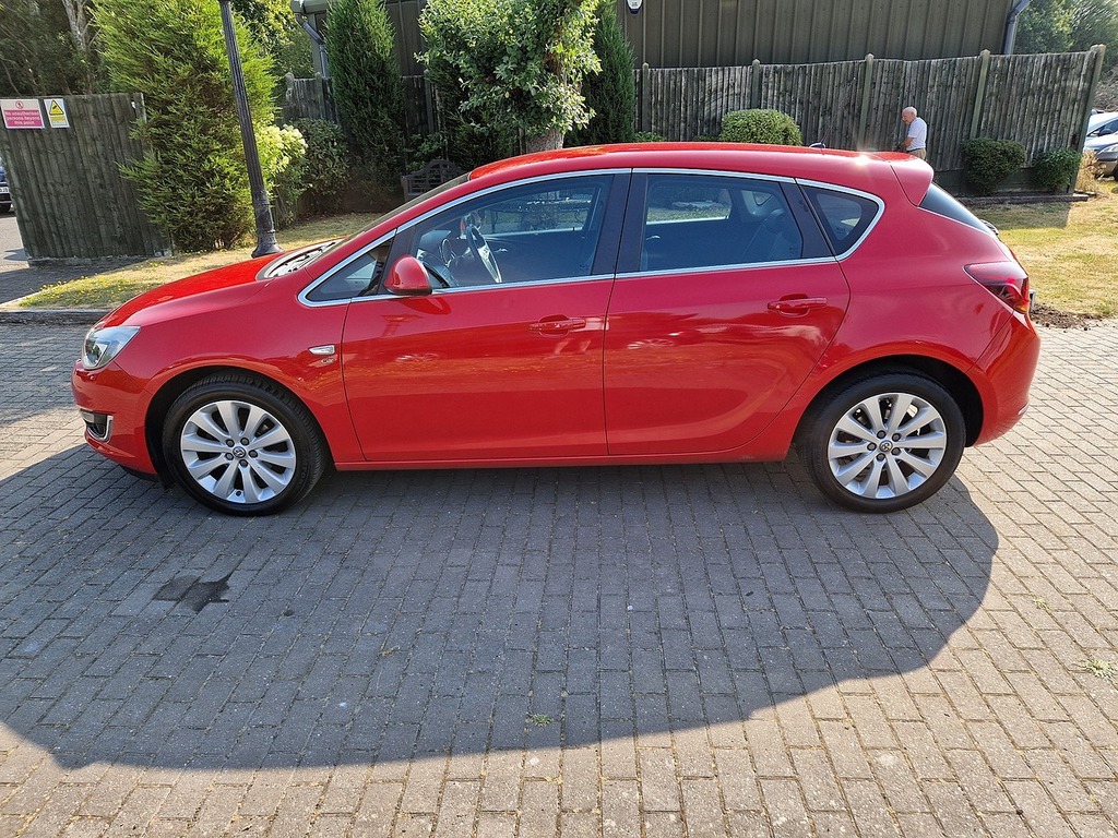 Vauxhall Astra Elite HN64BYZ Red #2