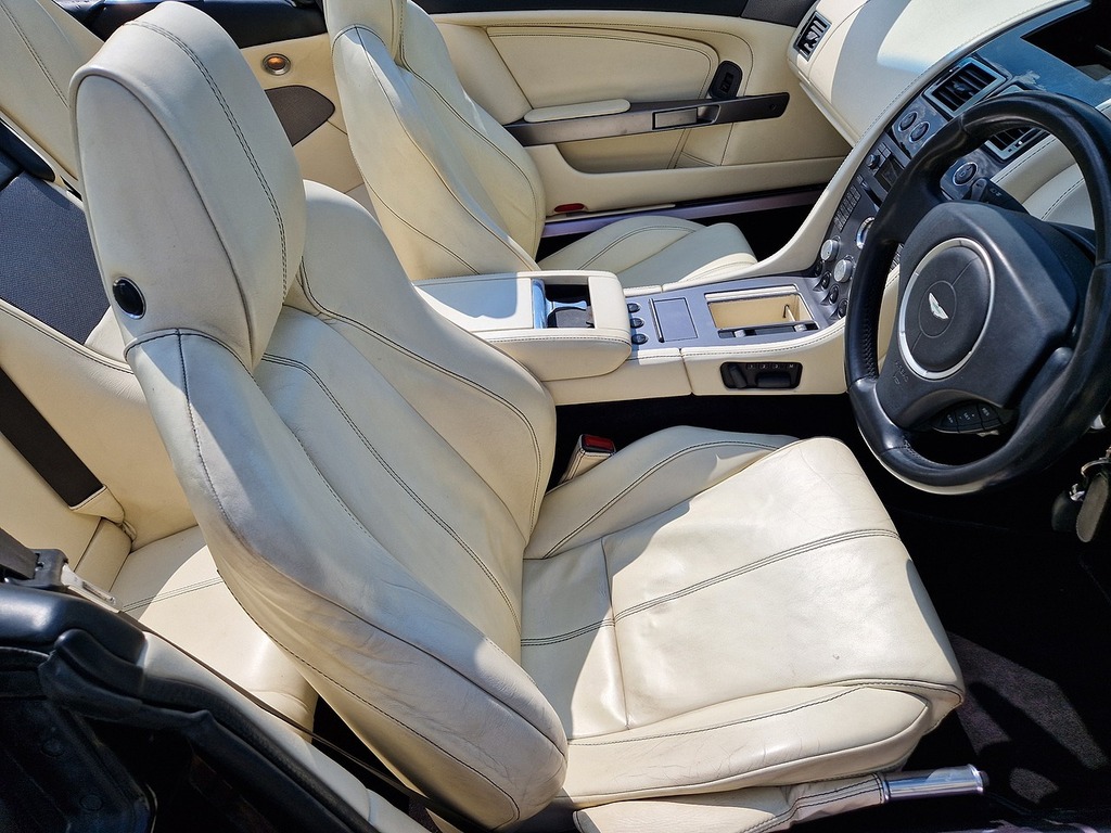 Aston Martin DB9 Silver #9