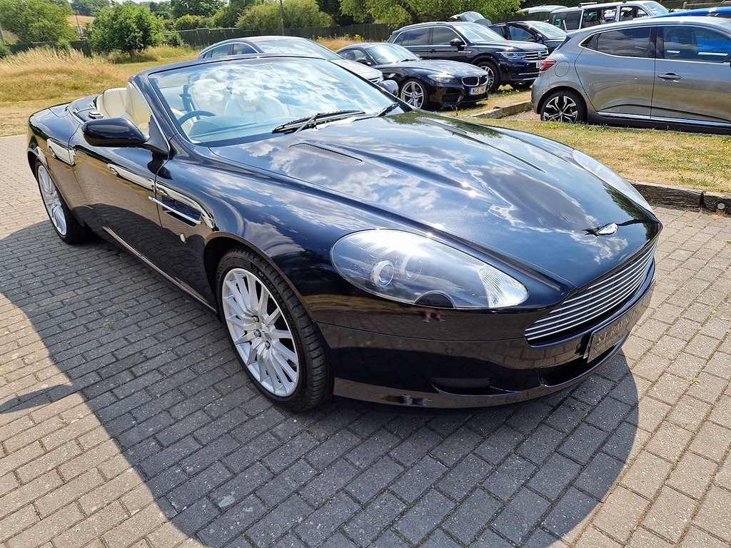 Aston Martin DB9 Silver #7