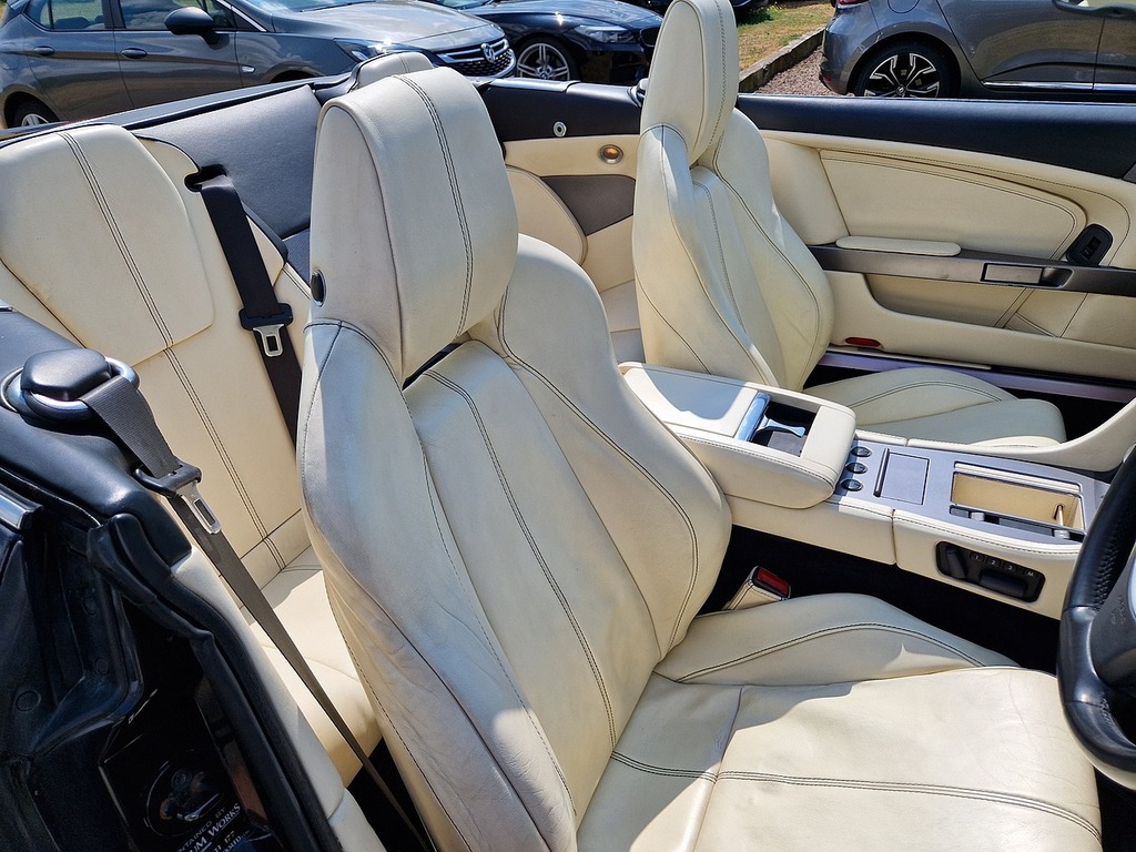 Aston Martin DB9 Silver #11