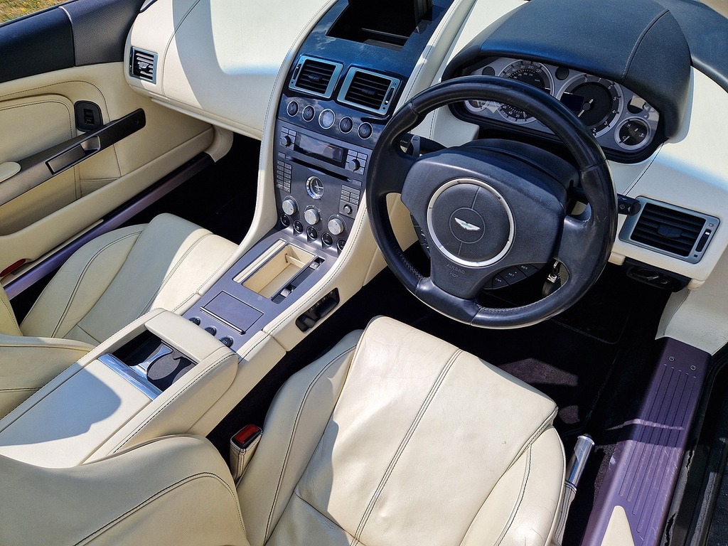 Aston Martin DB9 Silver #8