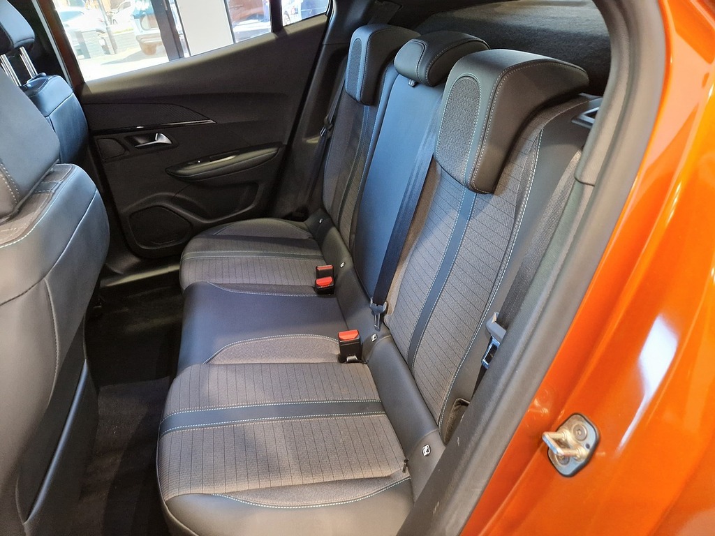 Peugeot 2008 Puretech Allure VU71YPN Orange #5