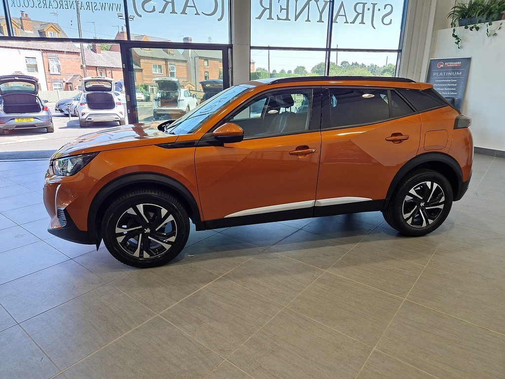 Peugeot 2008 Puretech Allure VU71YPN Orange #2