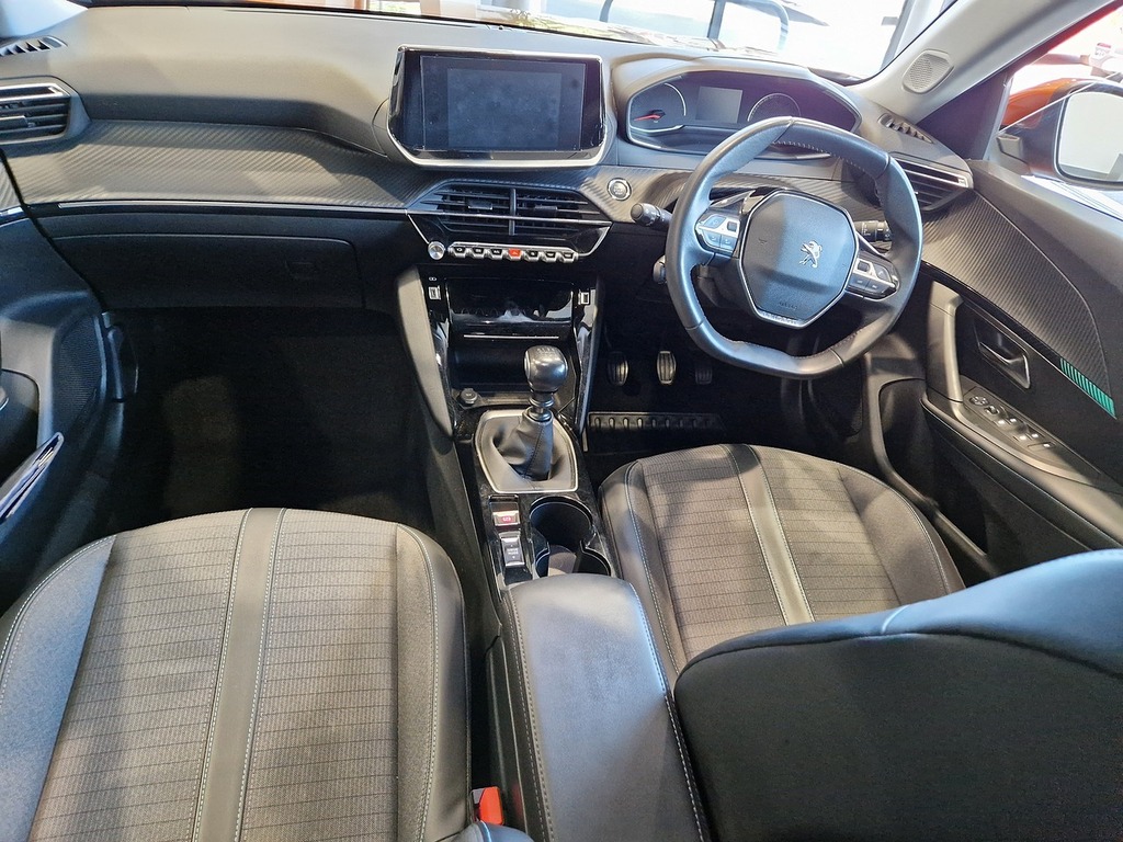 Peugeot 2008 Puretech Allure VU71YPN Orange #4