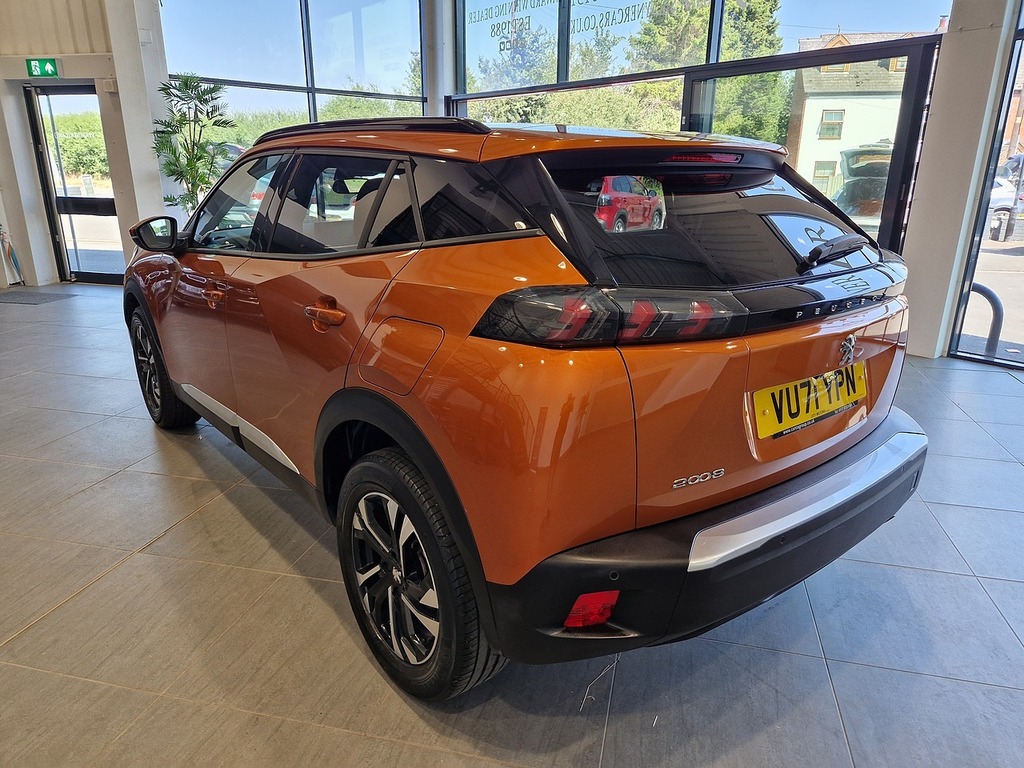 Peugeot 2008 Puretech Allure VU71YPN Orange #3