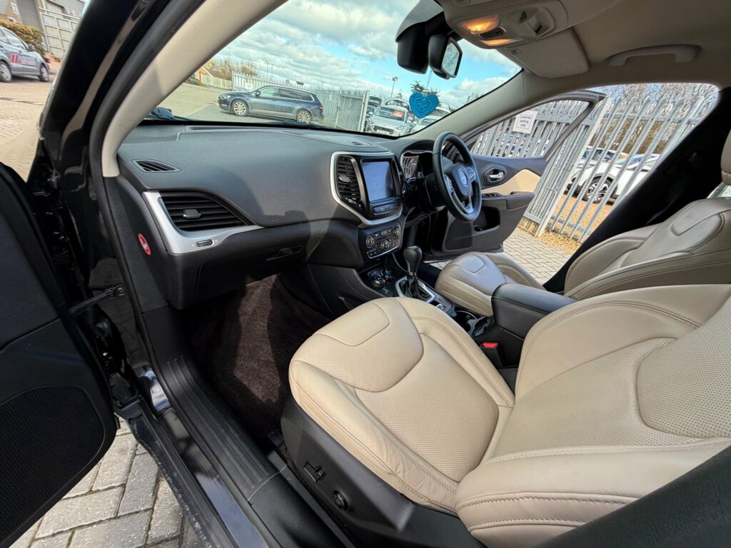 Jeep Cherokee Suv White #36