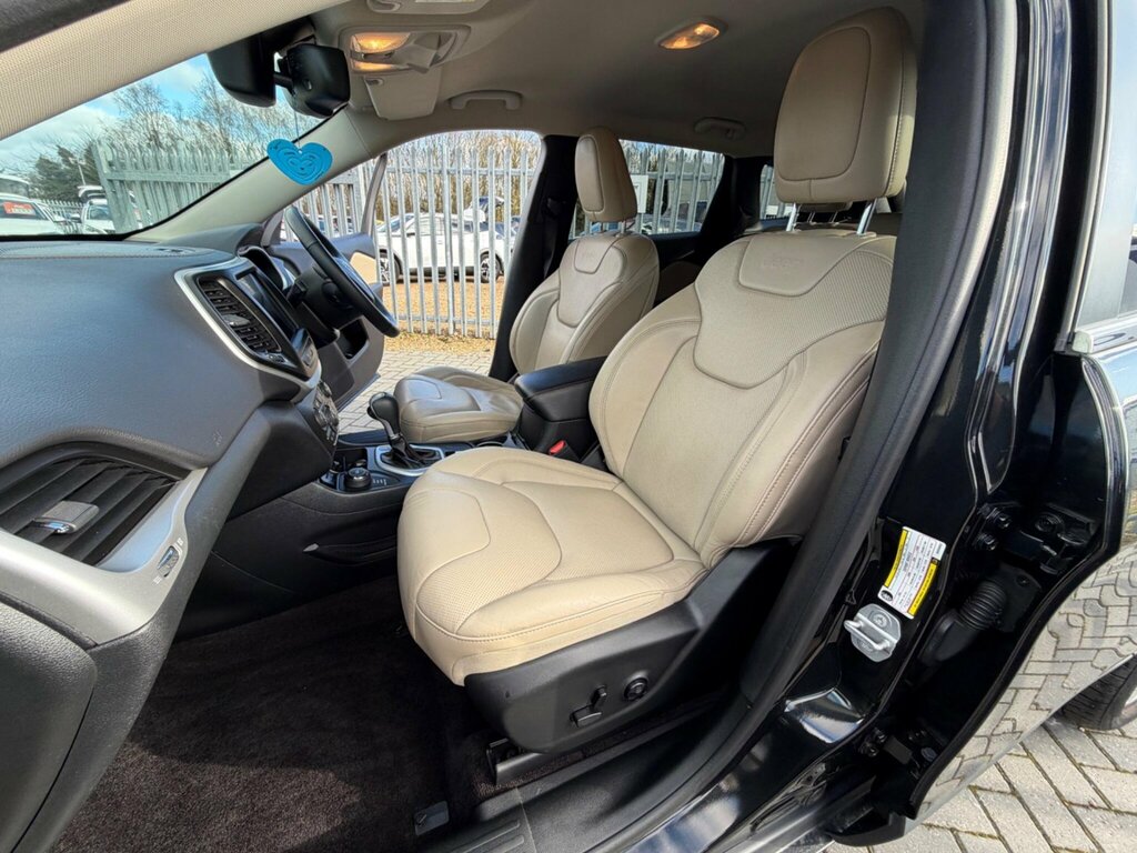 Jeep Cherokee Suv White #34