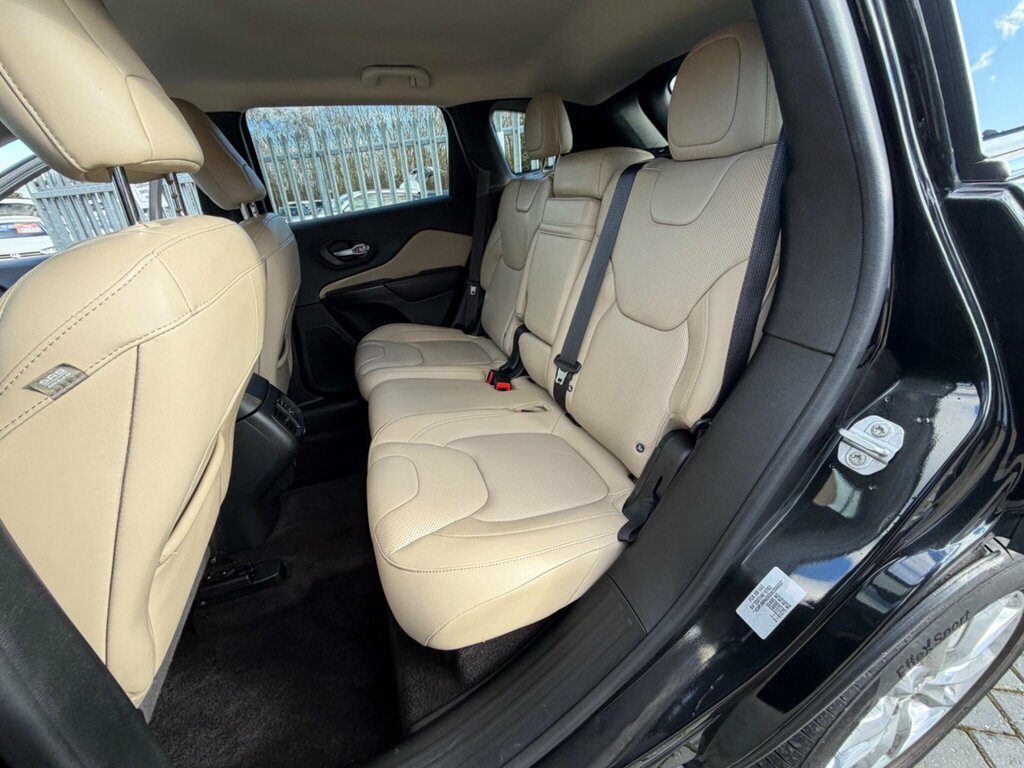 Jeep Cherokee Suv White #38