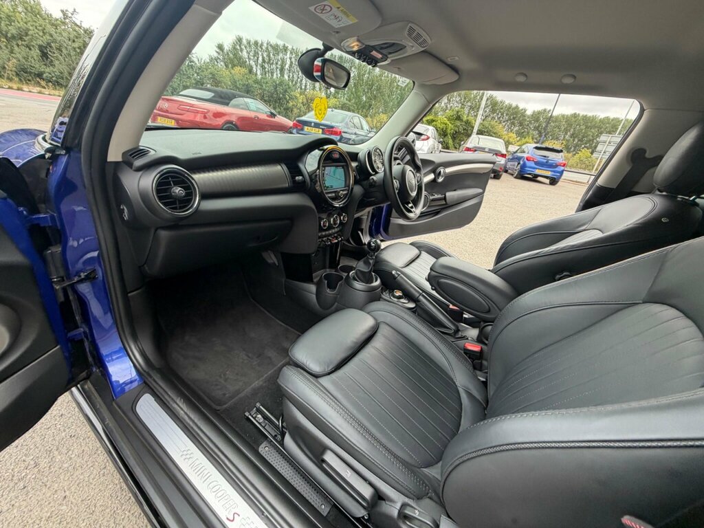 Mini Hatch 1.5 Cooper Sport Hatchback Euro Black #29