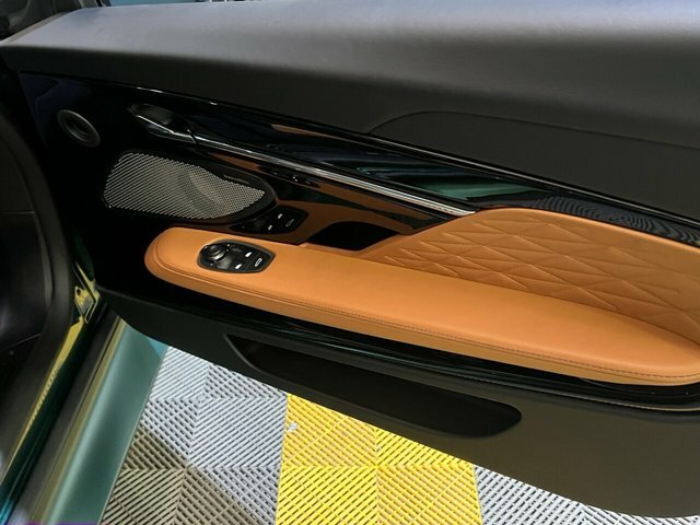 Aston Martin DB12 Volante 4.0 V8 Volante Euro 6 S S Green #11