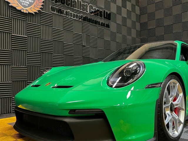Porsche 911 2dr Pdk White #22
