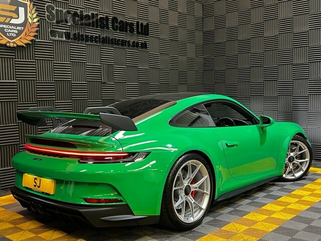 Porsche 911 2dr Pdk White #17