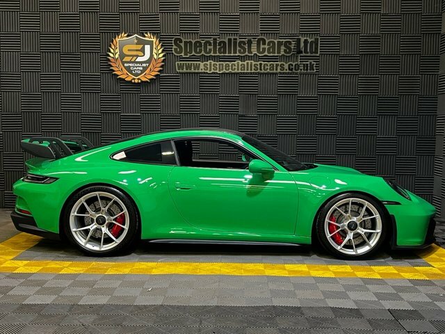 Porsche 911 2dr Pdk White #9