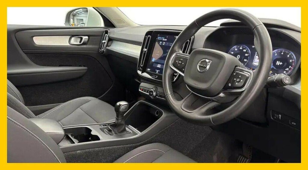 Volvo XC40 1.5 T3 Momentum Euro 6 Ss White #3