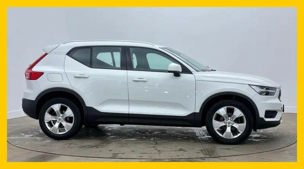 Volvo XC40 1.5 T3 Momentum Euro 6 Ss White #2