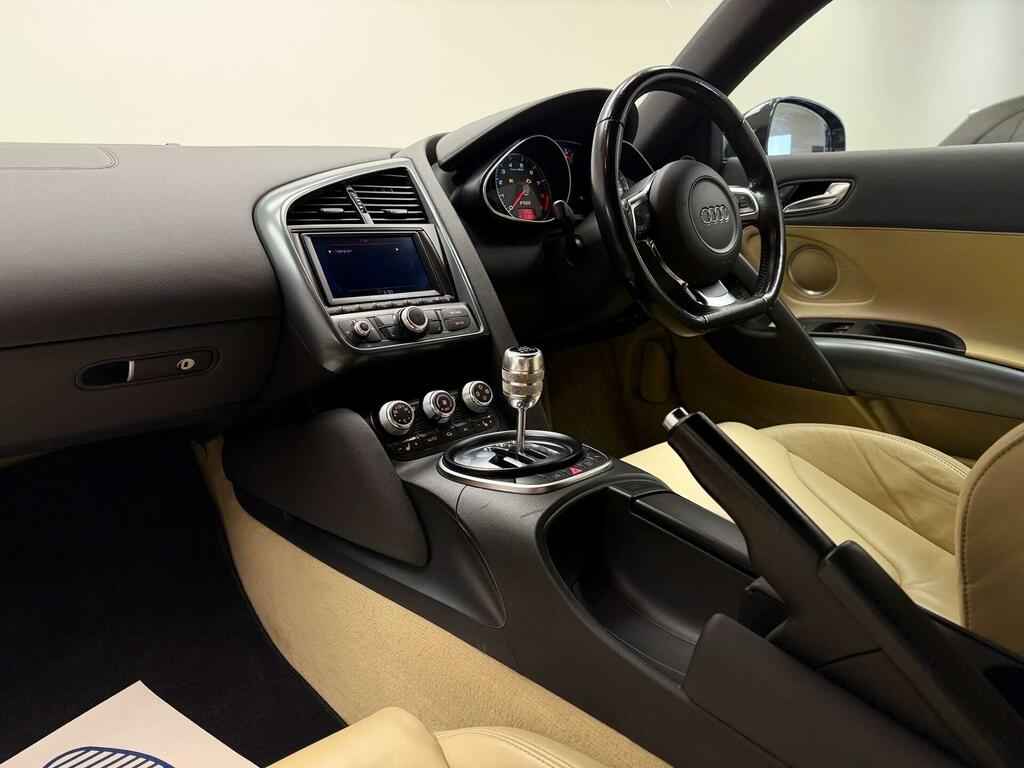 Audi R8 Coupe Black #4