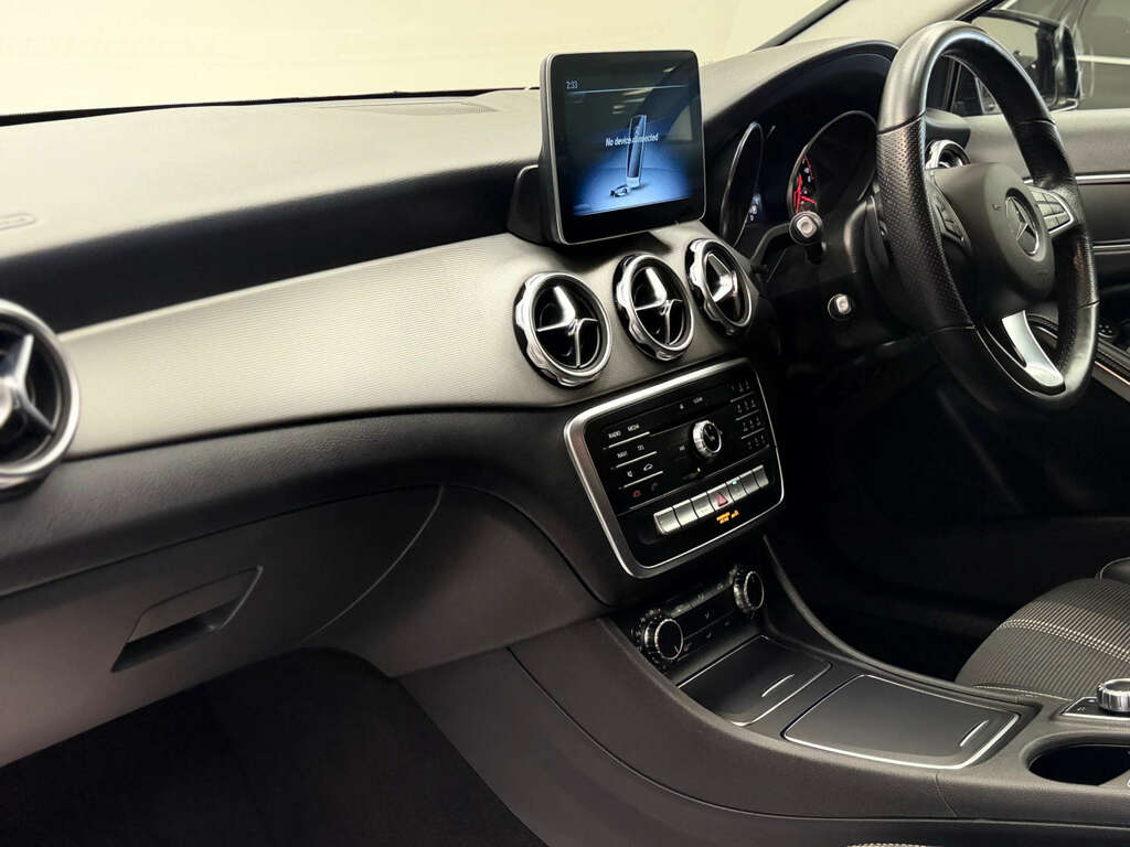 Mercedes-Benz GLA Class 1.6 Gla 180 Urban Edition BC19OEO Black #2