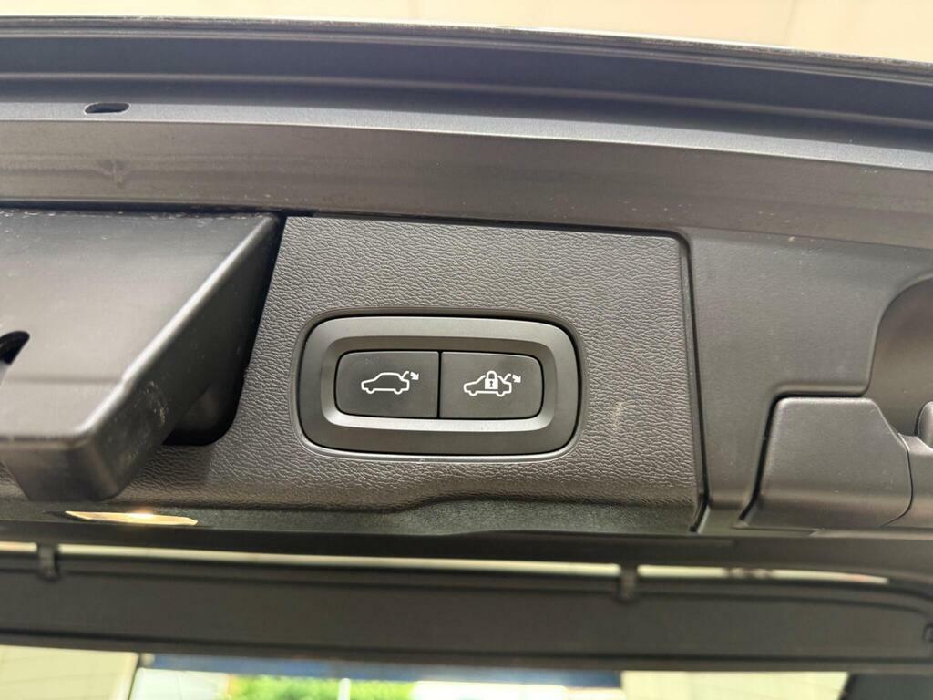 Volvo XC60 2.0H T6 Recharge 11.6Kwh R-design Suv P Black #52