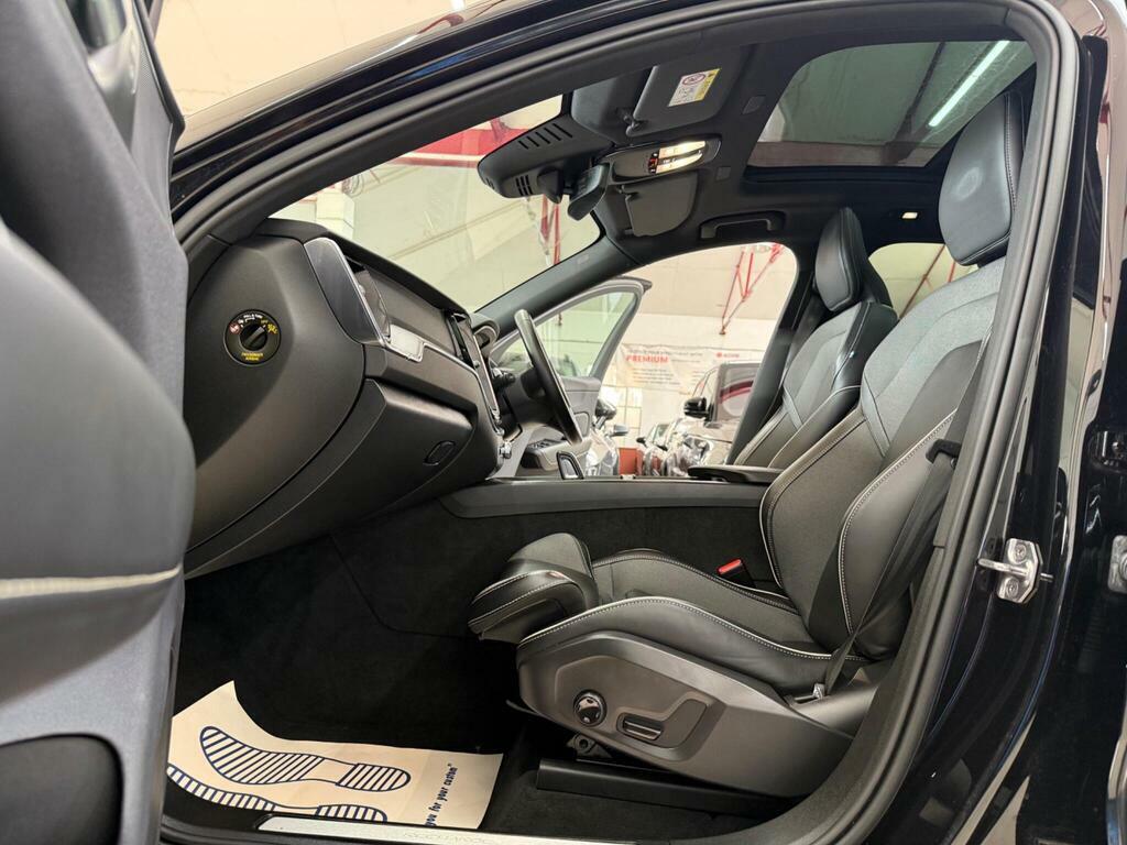 Volvo XC60 2.0H T6 Recharge 11.6Kwh R-design Suv P Black #40