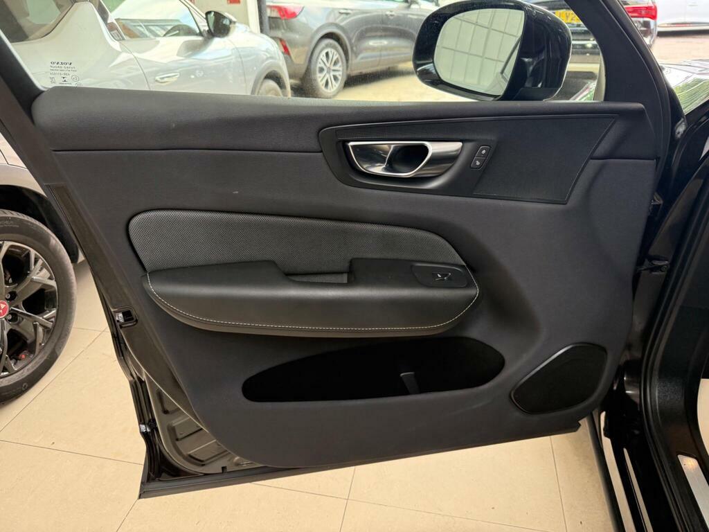 Volvo XC60 2.0H T6 Recharge 11.6Kwh R-design Suv P Black #37