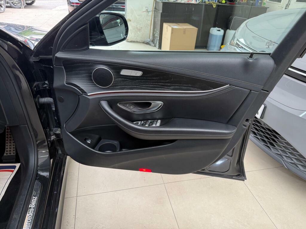 Mercedes-Benz E Class E300 Amg Line Premium 9G-tronic Black #14