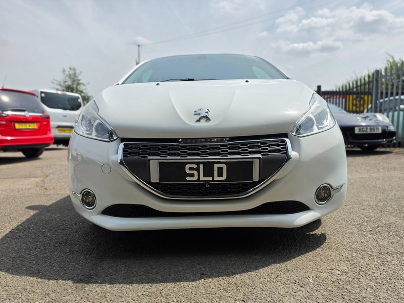 Peugeot 208 Allure White #2