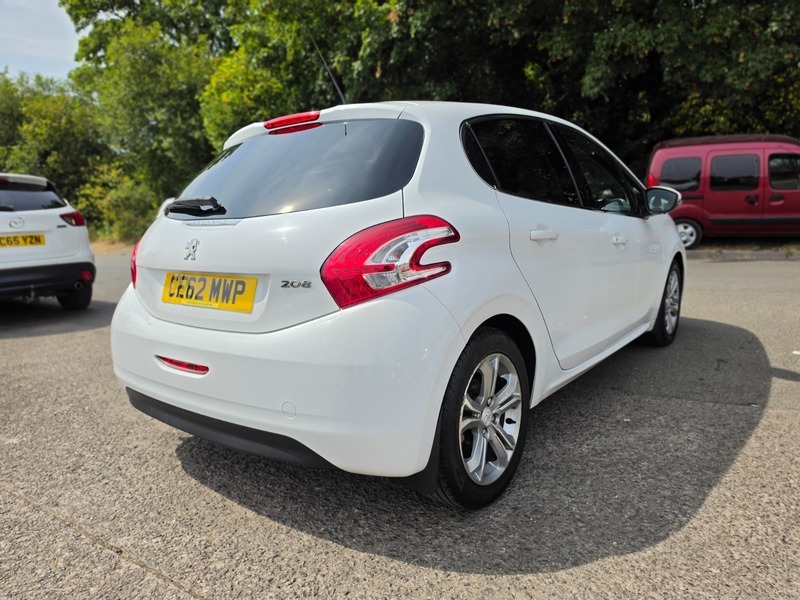 Peugeot 208 Allure White #4