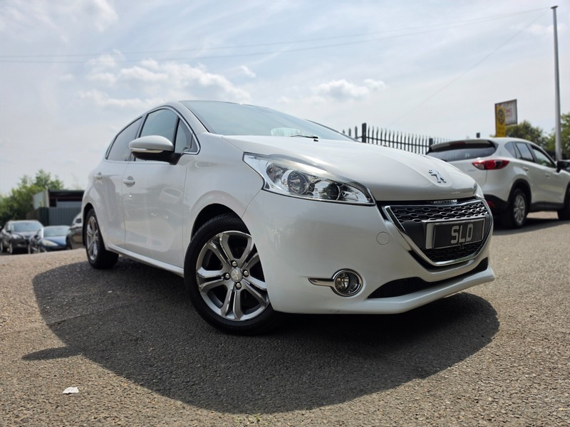 Peugeot 208 Allure White #3