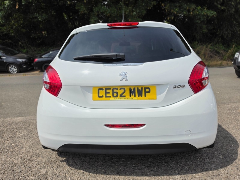 Peugeot 208 Allure White #5