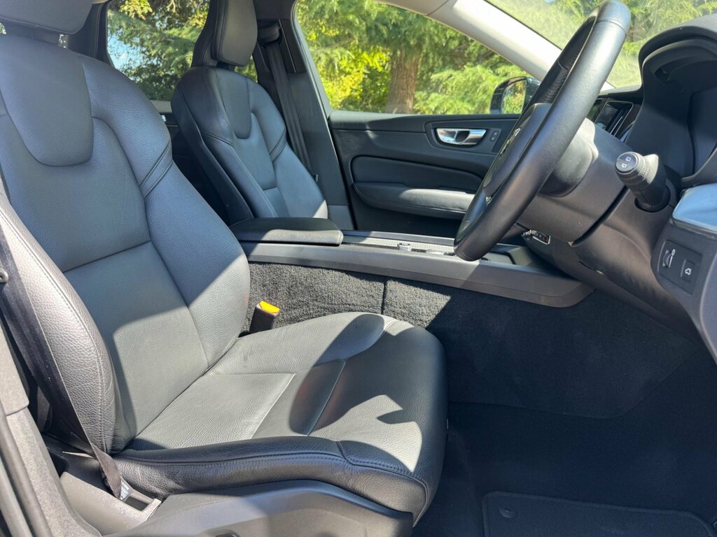 Volvo XC60 T5 Awd Momentum Rear Camera, Spare Whee Red #24