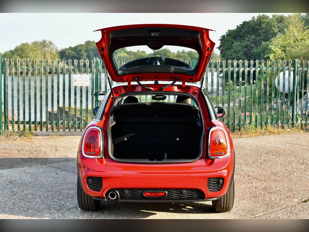 Mini Hatch 1.5 Cooper D Chili Pack 20 Tax 80 Mpg Black #61