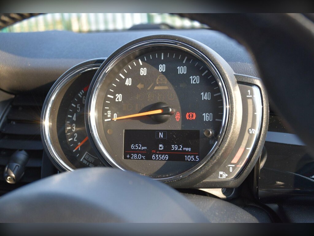 Mini Hatch 1.5 Cooper D Chili Pack 20 Tax 80 Mpg Black #60