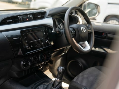 Toyota HILUX 2.4 D-4d Active CV22LCG White #2