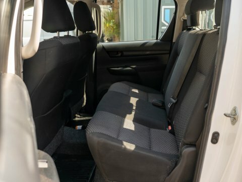 Toyota HILUX 2.4 D-4d Active CV22LCG White #6