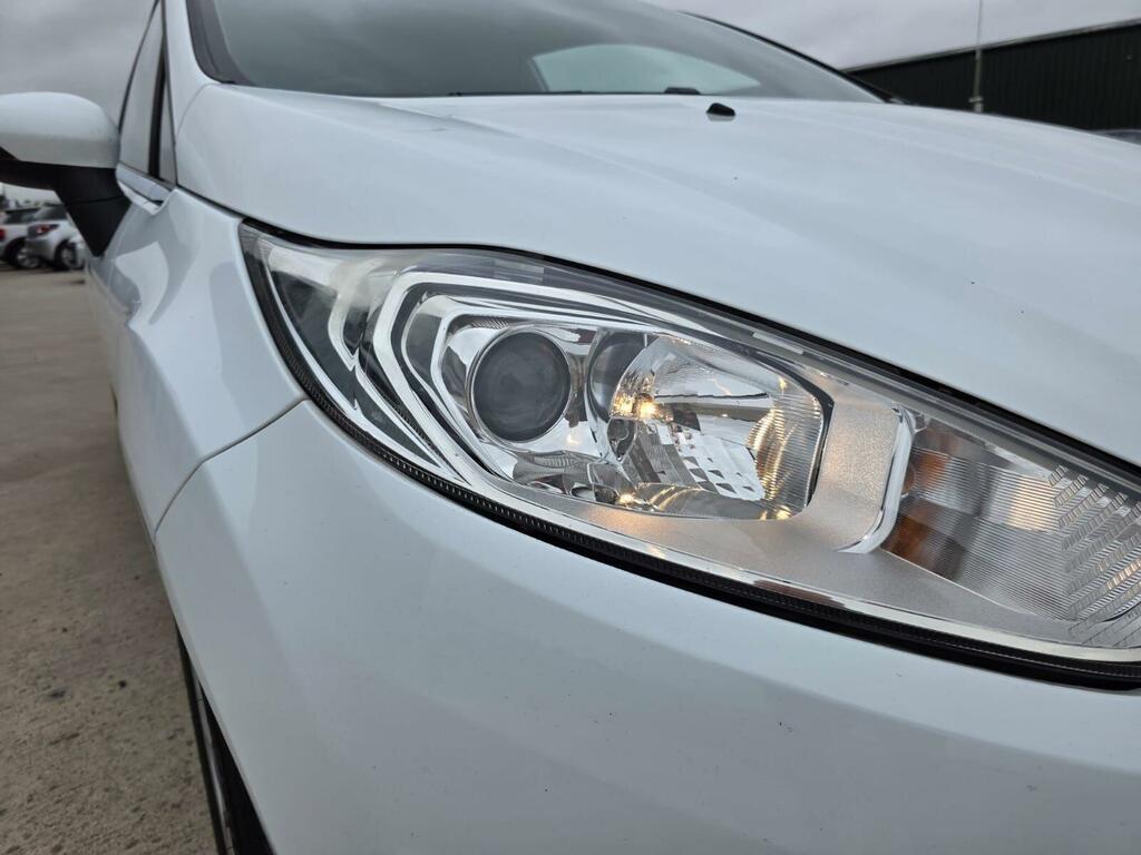 Ford Fiesta Zetec SK15YPY White #4