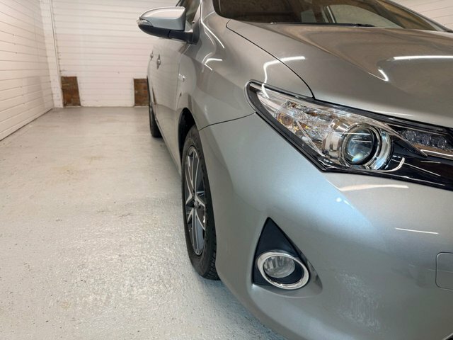 Toyota Auris 1.8 Vvt-h Icon Plus Hatchback Hybrid Cv Grey #3