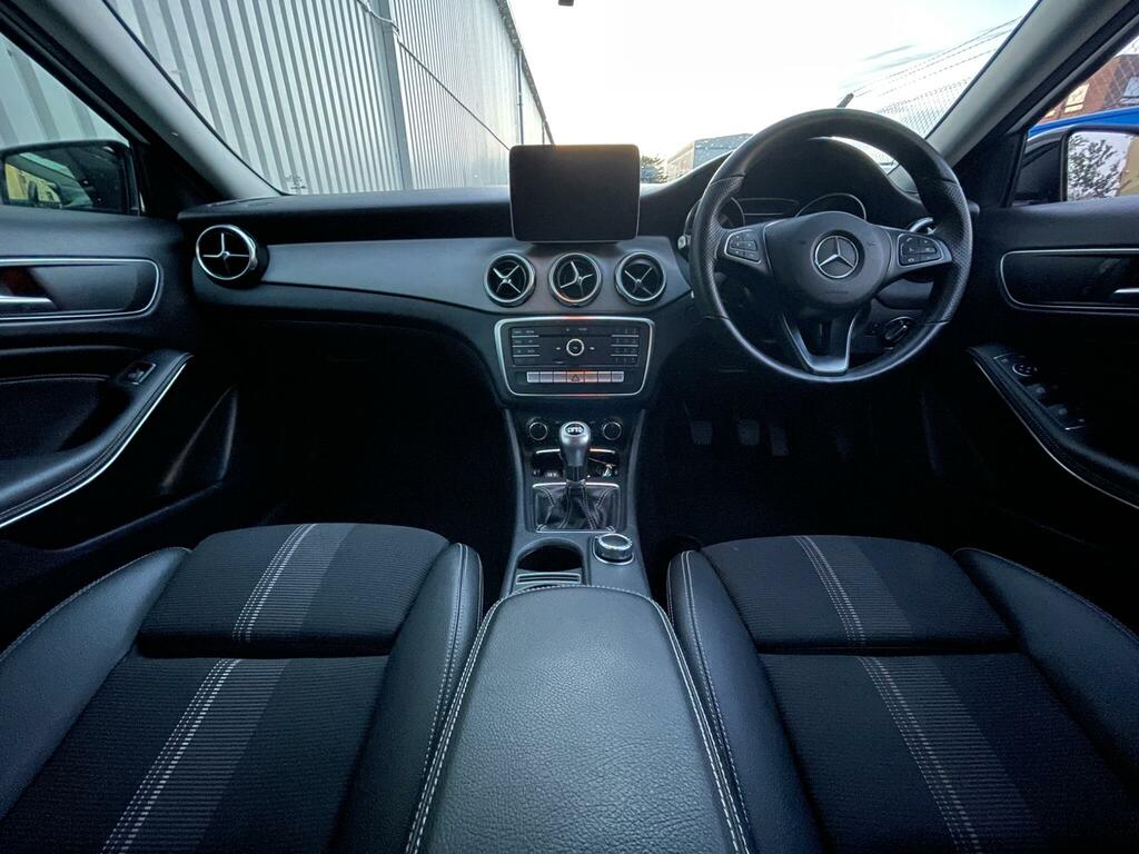 Mercedes-Benz GLA Class Gla 180 Urban Edition White