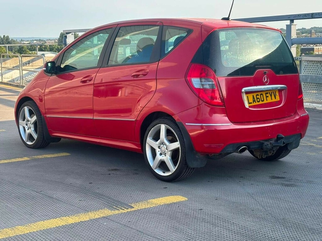 Mercedes-Benz A Class Hatchback 1.5 A160 Blueefficiency Avantgarde Se Red #2