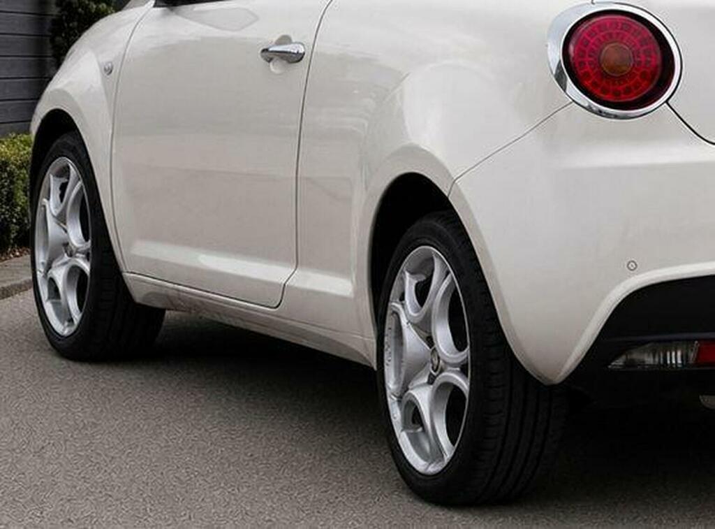 Alfa Romeo MiTo Hatchback Red #19